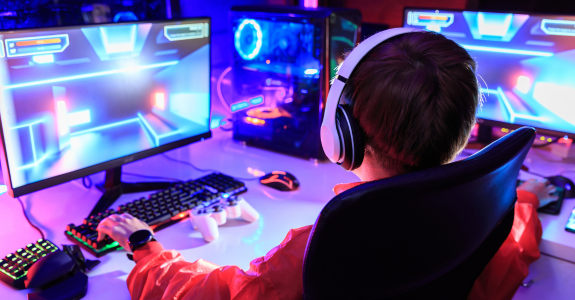 Jak wybrać fotel gamingowy? Tworzymy idealne stanowisko do gamingu