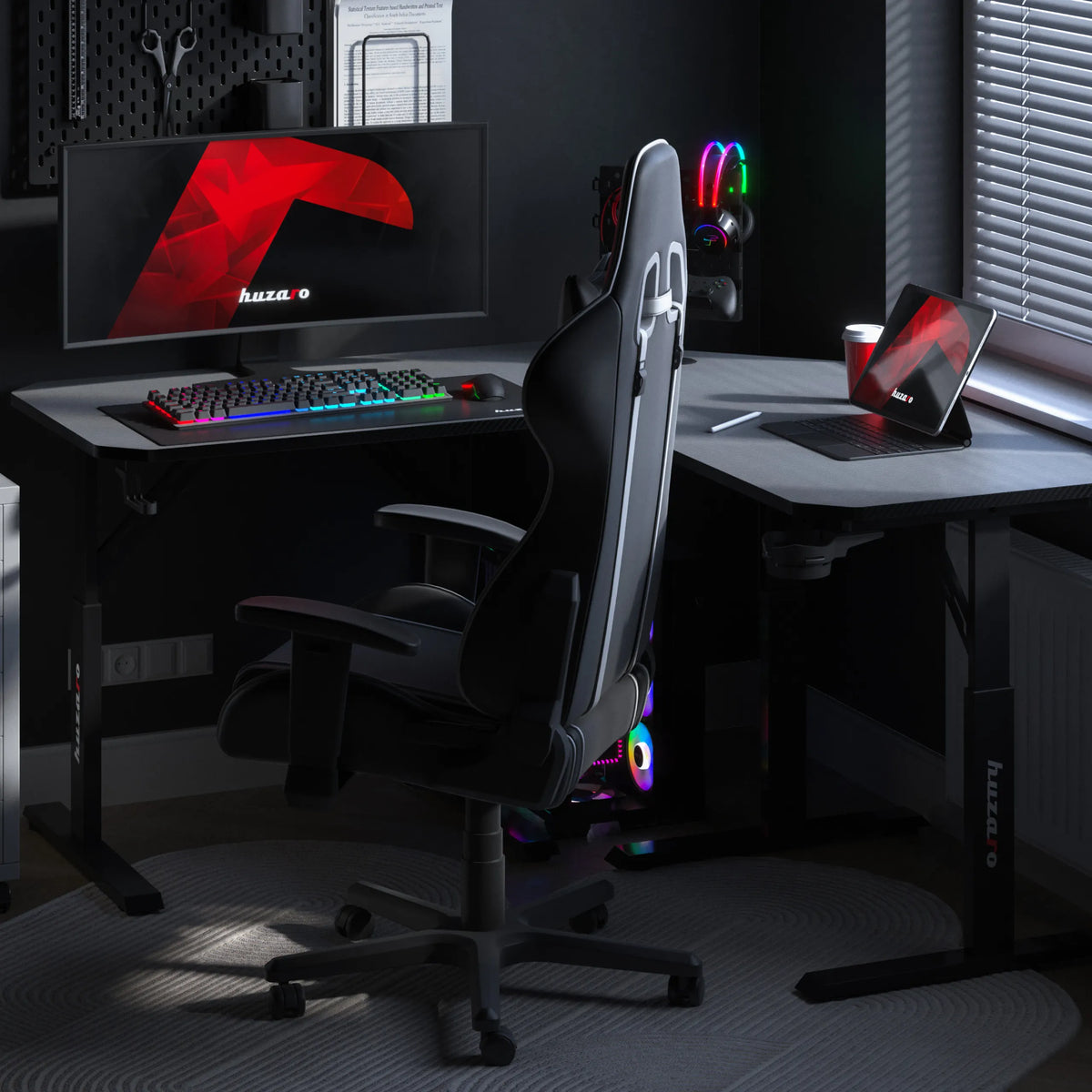 Huzaro Hero 7.3 Black height-adjustable corner gaming desk
