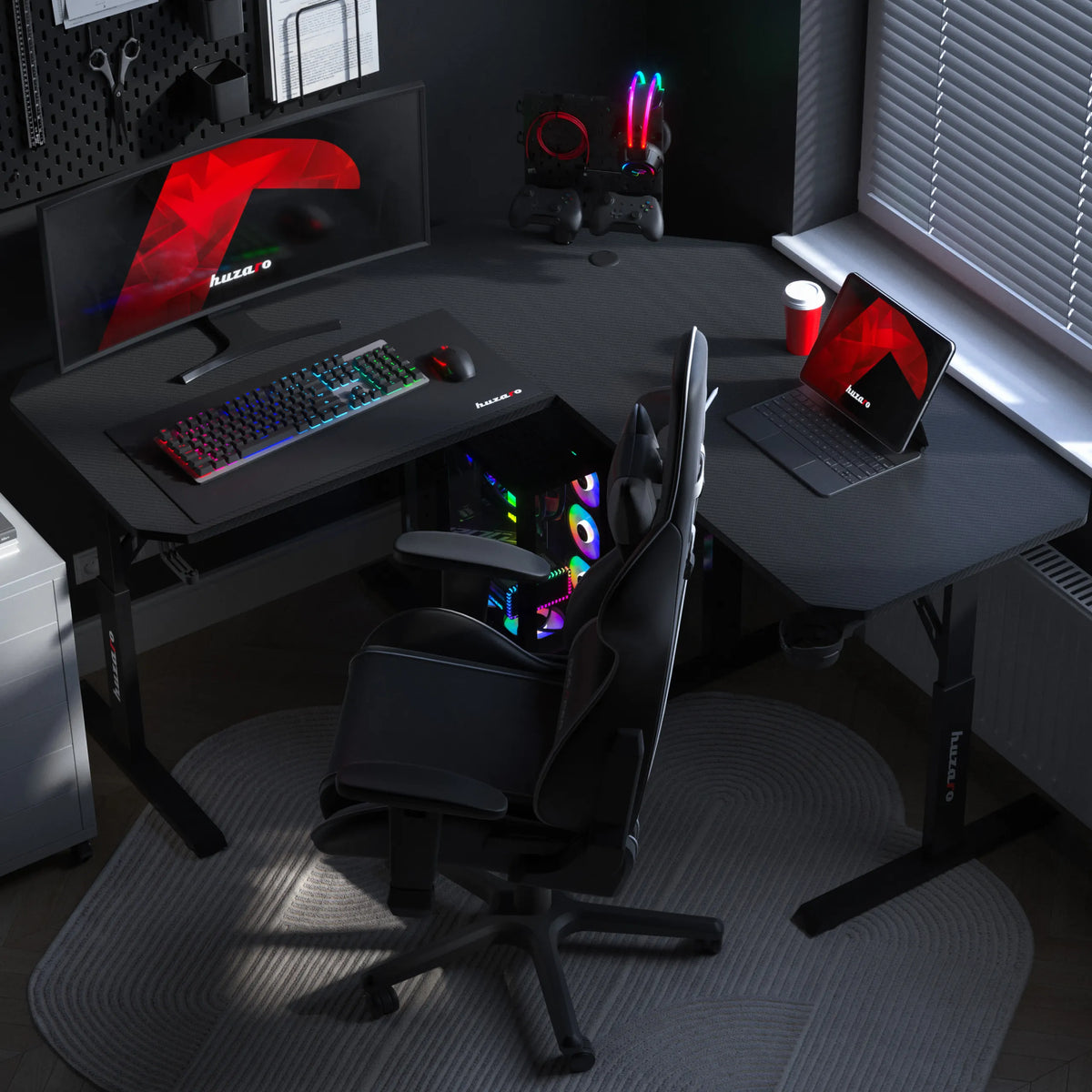 Huzaro Hero 7.3 Black height-adjustable corner gaming desk