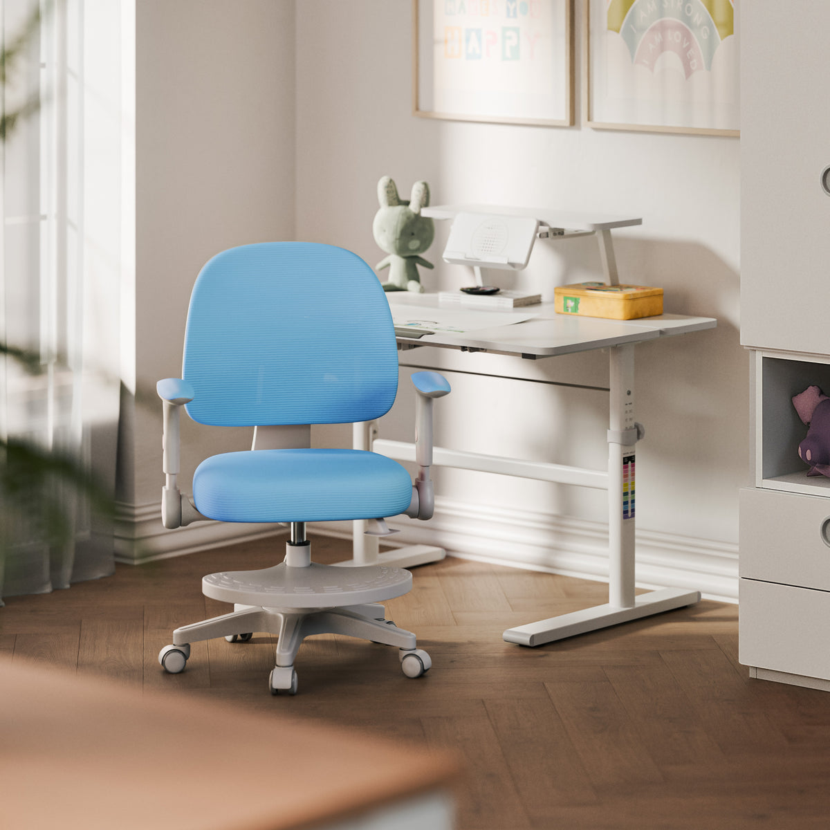 Mark Adler JUNIOR 5.0 Blue swivel chair