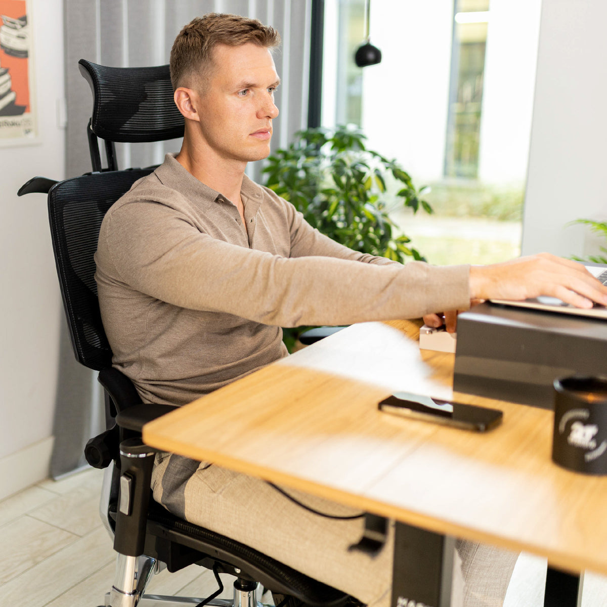 Mark Adler Leader 6.9 120 cm electric height-adjustable desk