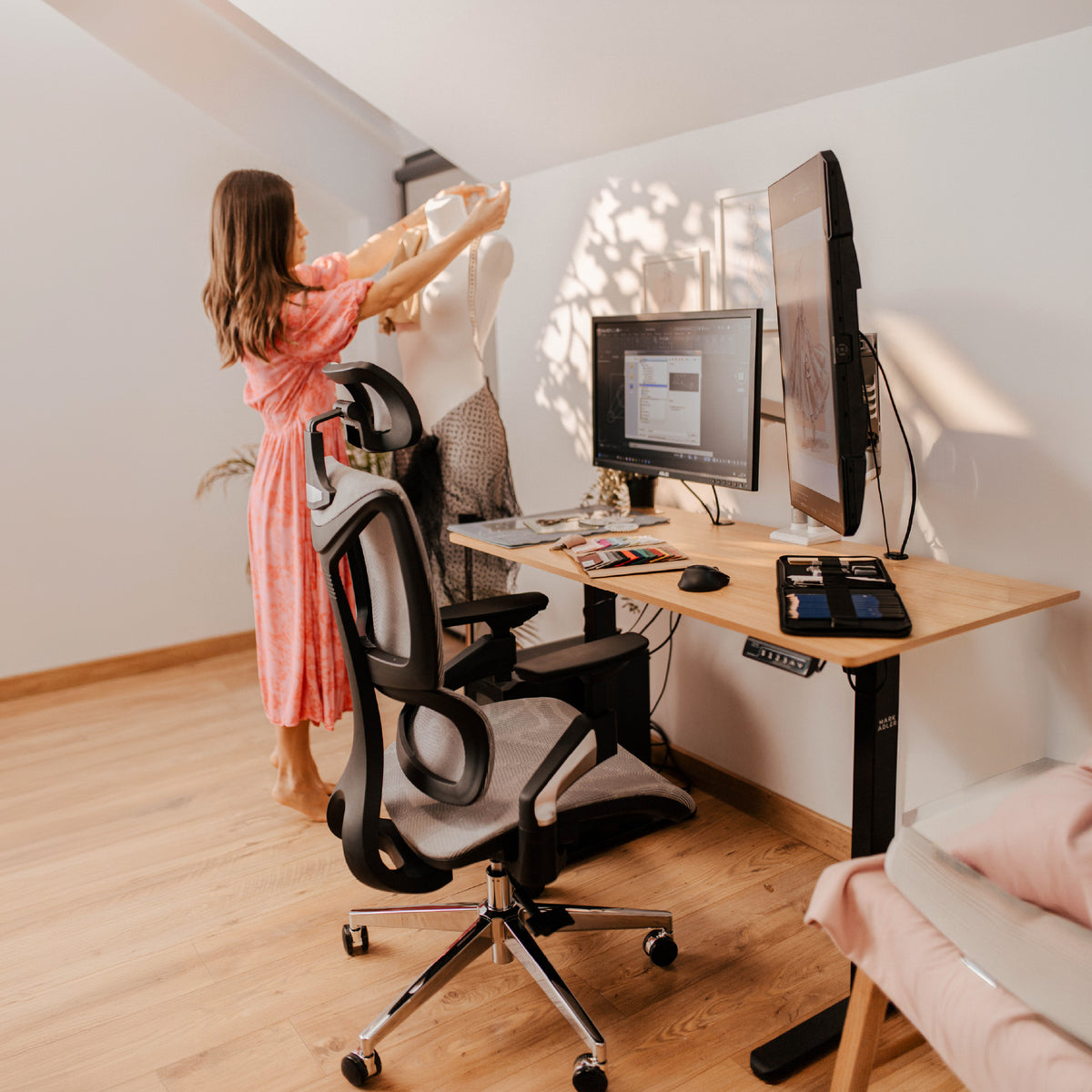 Mark Adler Leader 6.9 120 cm electric height-adjustable desk