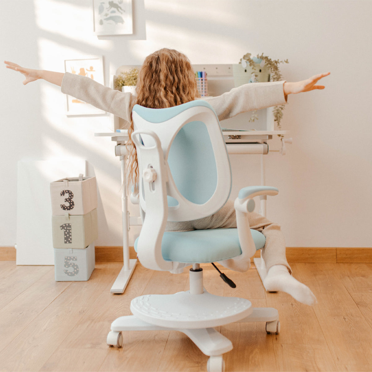 Mark Adler Junior 4.6 Blue Ergonomic Children’s Armchair