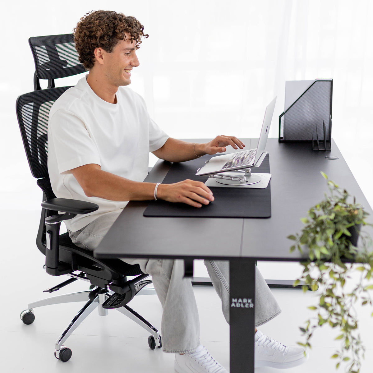 An ergonomic desk for home and office use